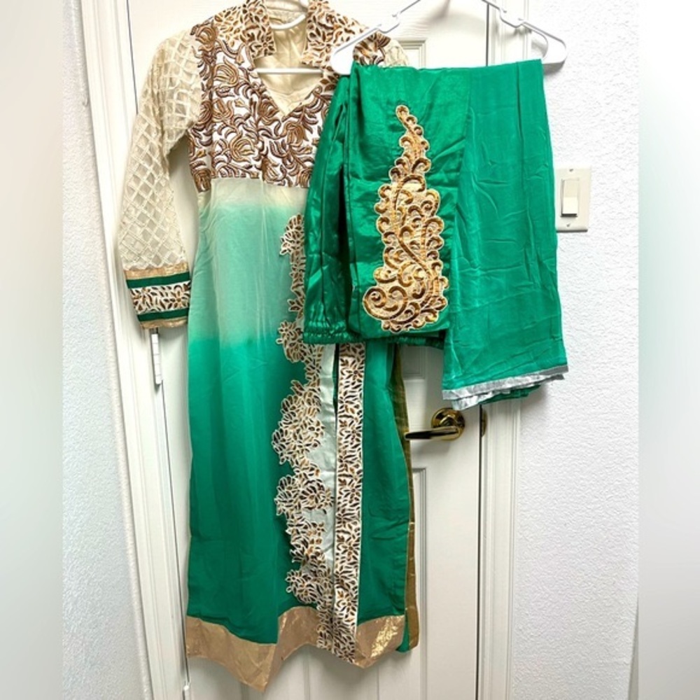 3 Piece Emerald Green and Off White long shirt with green dupatta and Capri